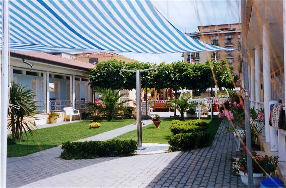 Hotel Piccadilly Camaiore Bagian luar foto